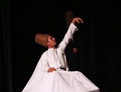 Tekerlekli Sandalyede Sema Gösterisi