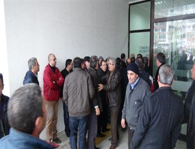 Toplantıyı Basan Minibüsçüler Meclis Üyelerini Darp Etti