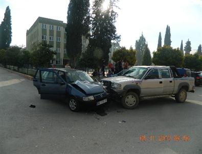 Torbalı'da Okul Önündeki Kaza Ucuz Atlatıldı