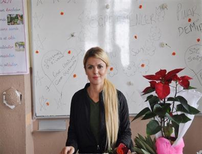Yılın Öğretmeni Şırnak'ta Çiçeklerle Karşılandı