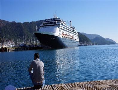 Dev Yolcu Gemisi 'rotterdam'Marmaris'te