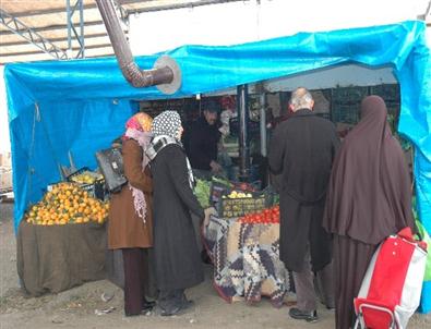 Kar Yağışı ve Soğuk Pazarcıları Vurdu