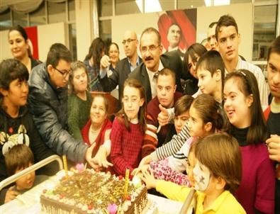 Seferihisarlı Engelliler Eğlencede Coştu