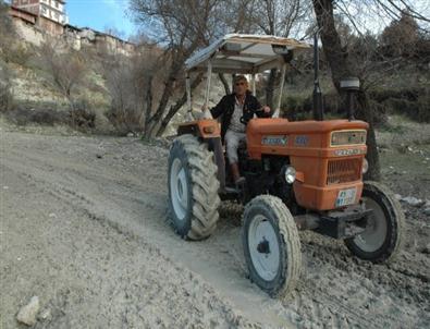 Selendi Köylüleri Çamur Deryasından Kurtulmak İstiyor