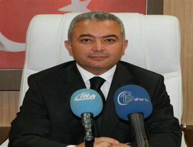 Turan, Dünya Gönüllüler Günü'nde Mehmet Tekerlek'e Plaket Verdi