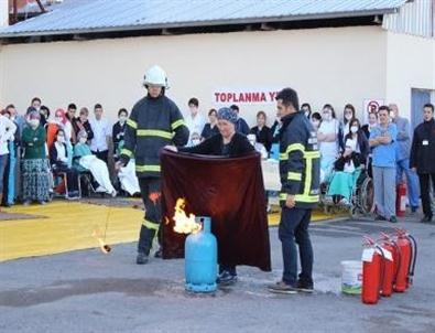 Giresun Devlet Hastanesi'nde Yangın ve Hasta Tahliye Tatbikatı Yapıldı.