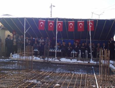 Hayırseverler, Beldeye Cami Yaptırıyor