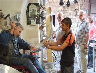 Mardin’de Kalaycılar Süs Eşyası Yapıyor