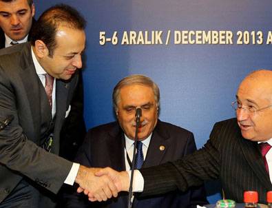 Rum temsilciden Bakan Bağış'a çirkin benzetme