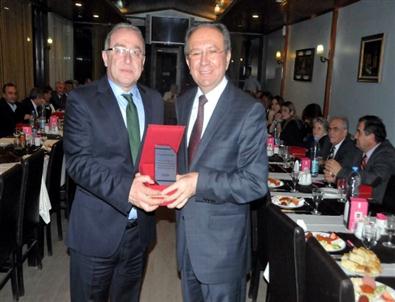 Burma’dan Meclis Üyelerine Plaket