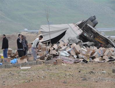 Freni Boşalan Dinamit Yüklü Tır Kaza Yaptı