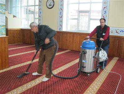 İzmit’te İbadethane Temizliklerinde Aksama Yok