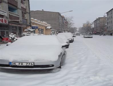 Kars’ta Kar 122 Köy Yolunu Kapattı