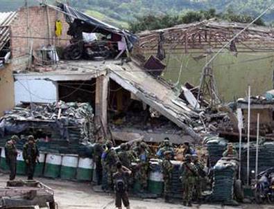 Polis karakoluna saldırı: 9 ölü