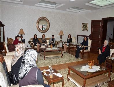 Vali Orhan Düzgün'ün Eşi Gül Düzgün Vatandaşları Valilik Konutunda Ağırladı