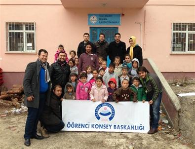 Asü’lü Öğrencilerden Miniklere Yardım