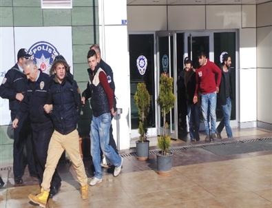 Eczane Ararken Parası Gasp Edildi