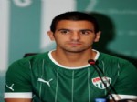 Aziz Behiç, Bursaspor'la 3,5 Yıllık Sözleşme İmzaladı
