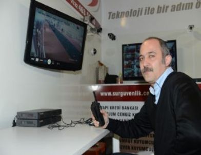 Milyon Dolarlık Mücevherler Temizlikçilere Emanet