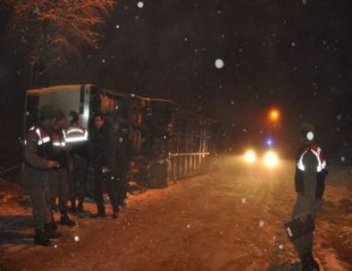Kartepe'de Otobüs Devrildi: 15 Yaralı