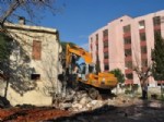 SUAT KILIÇ - Öğrenci Yurdu Yapılacak Alanda Yıkım Çalışmalarına Başlandı