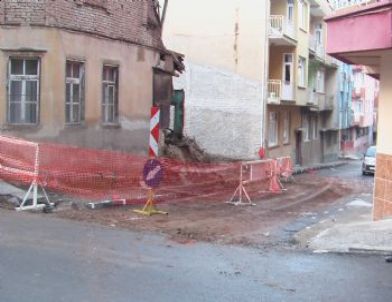 Alaşehir'de Çöken Binanın Enkazı Nihayet Kaldırıldı