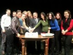 GÖLGE OYUNU - Bursa Büyükşehir Belediyesi Şehir Tiyatrosu, 7. Yılını Pasta Keserek Kutladı