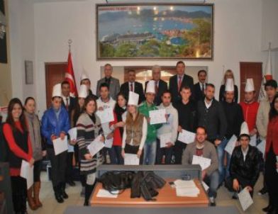 Marmaris'te Aşçı Adayları Sertifikalarını Aldı