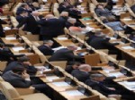 VLADİMİR JİRİNOVSKİ - Rusya Parlamentosu Kamusal Alanda Sigara Yasağını Onayladı