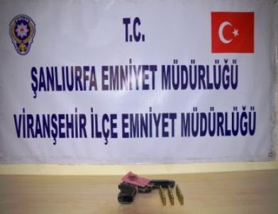 Viranşehir'de Ruhsatsız Tabanca Ele Geçirildi