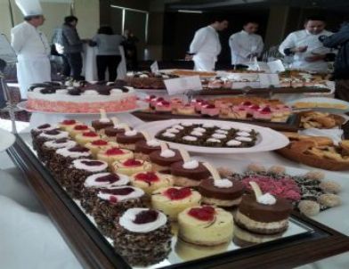 Bayat Ekmekten 30 Çeşit Yemek ve Pasta Yaptılar