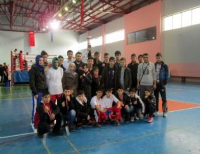 Derbentli Kick Boksçular Bursa’da Madalyaları Topladı