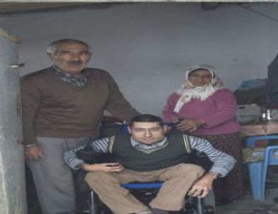 Kaymakam Görükmez’den Akülü Sandalye Dağıtımı