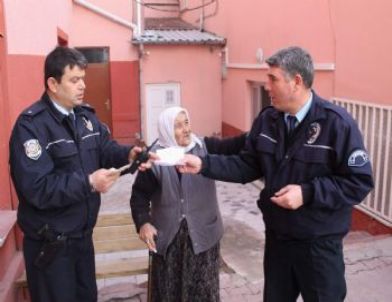 Soğuklara Dayanamadı, Polisten Yardım İstedi