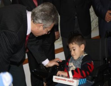 Vali Taşkesen 8 Yaşındaki Engelli Sedat'ın İsteğini Gerçekleştirdi