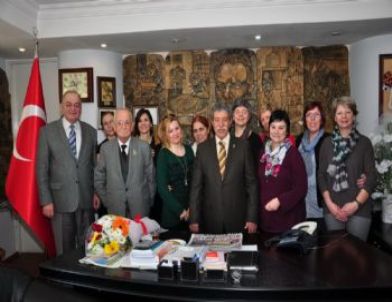 Belçikalı Gönüllü Anneler Adana'da