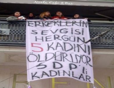 İş Merkezinde 'Kadına Şiddet' Eylemi