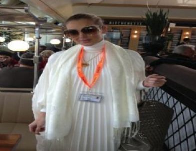 Petek Dinçöz Umre’ye Gitti