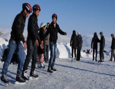 Arü, Spor Yoluyla Sosyal Uyum Projesi Kapsamında Çalışmalarına Başladı