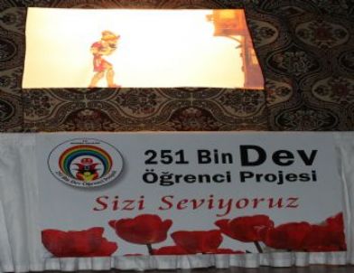 Hacivat İle Karagöz Çocukları Eğlendirdi