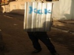 Kalkanlı Göstericiler Cizre Sokaklarını Savaş Alanına Çevirdi