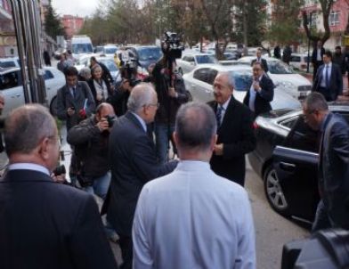 Kılıçdaroğlu, Tedavi Gören Demirel'i Ziyaret Etti