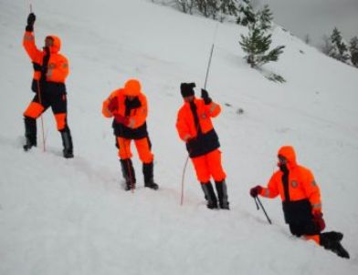 75 Saattir Çığ Altında