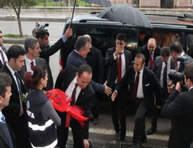 AB Bakanı Egemen Bağış, Siirt Belediyesi'ni Ziyaret Etti