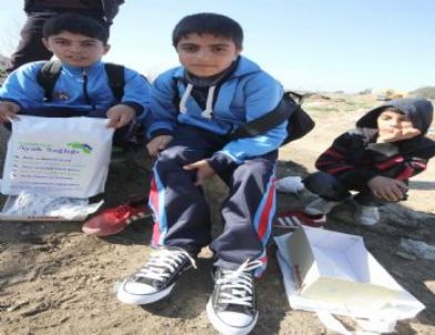 Bir Çift Ayakkabı Mutlu Olmalarına Yetti