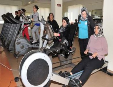Şahinbey Belediyesi Spor Salonlarında 4 Bin 635 Kişi Spor Yapıyor