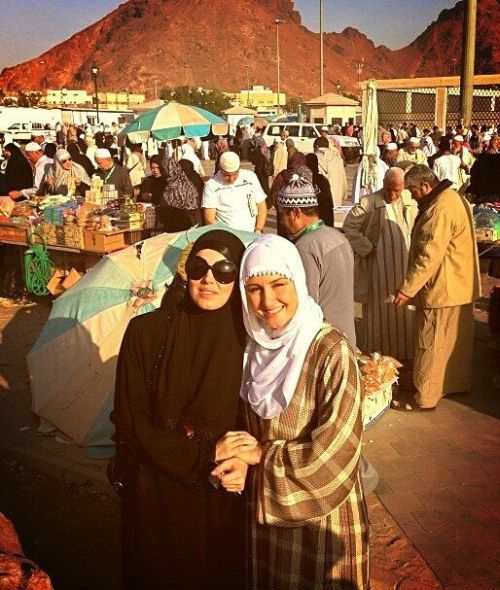 Petek Dinçöz Umre'den Fotoğraf Paylaştı