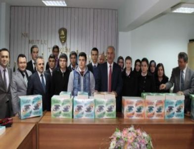 Akdağmadeni Belediyesinden Ygs ve Lys’ye Girecek Öğrencilere Kitap Desteği