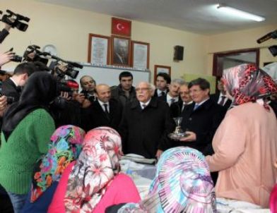 Bakan Davutoğlu ve Avcı Okullarda İncelemelerde Bulundu