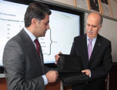 Kitapların Yerini Alan Tabletler Bursa’da Okullara Dağıtılıyor